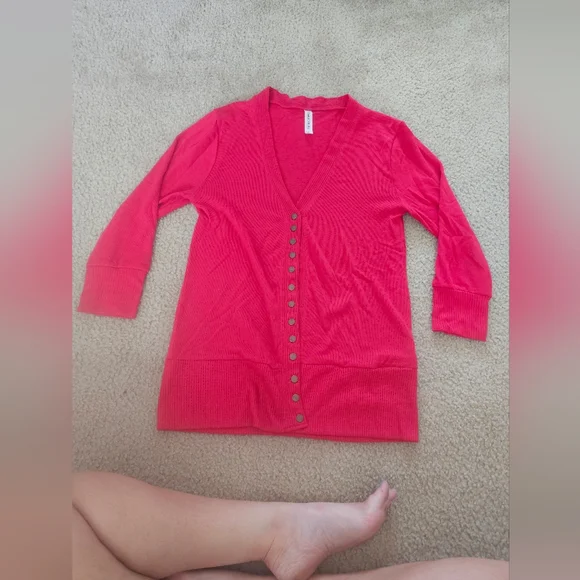Red Button-Up Quarter Sleeve Cardigan - Picture 1 of 4
